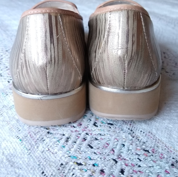 NEW Donald J. Pliner Betina Slip-on Loafers Gold 8.5 - Picture 9 of 14